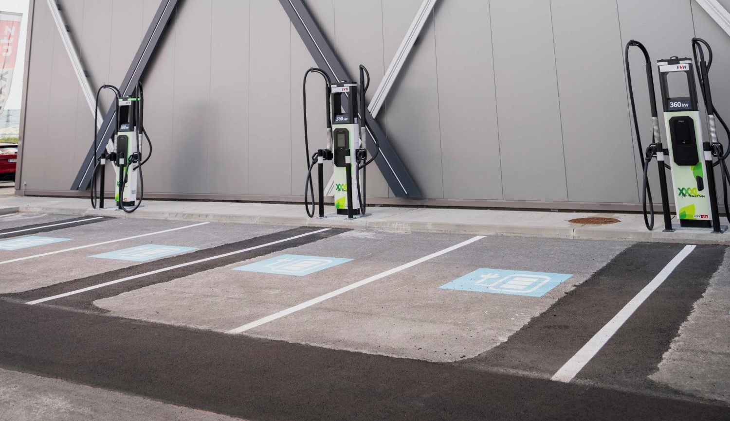 Ladestationen von EVN mit 360 kW Leistung in Österreich