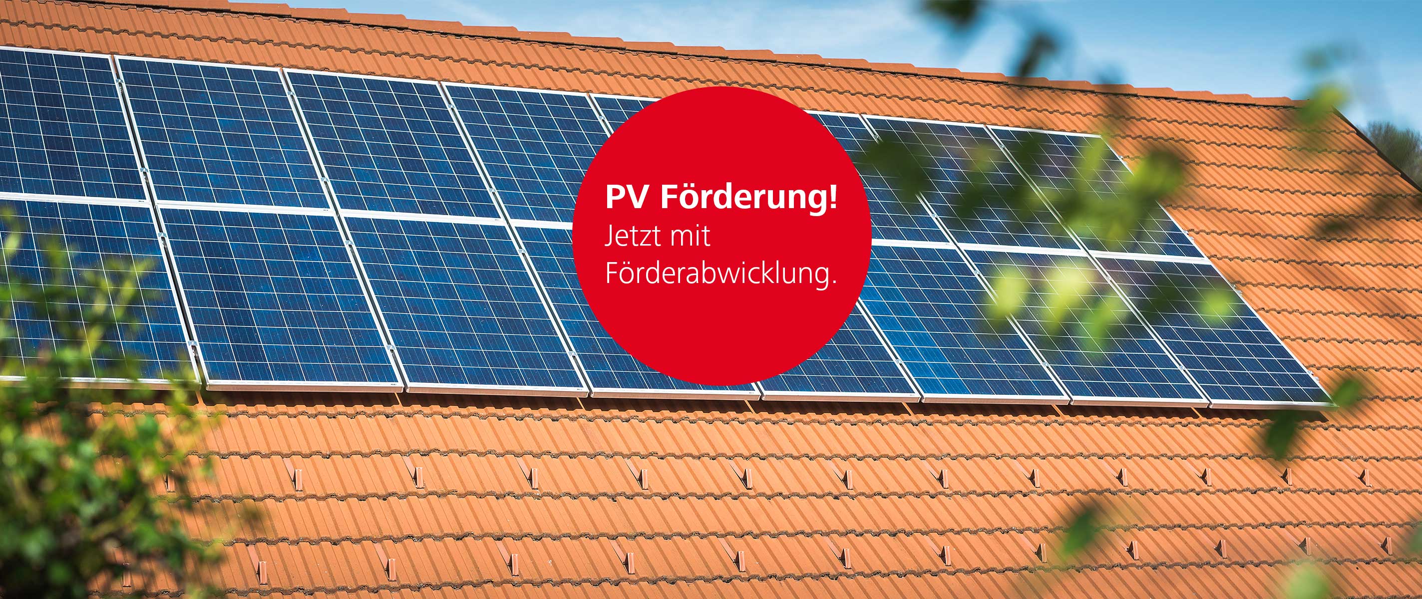 Dach mit PV-Anlage